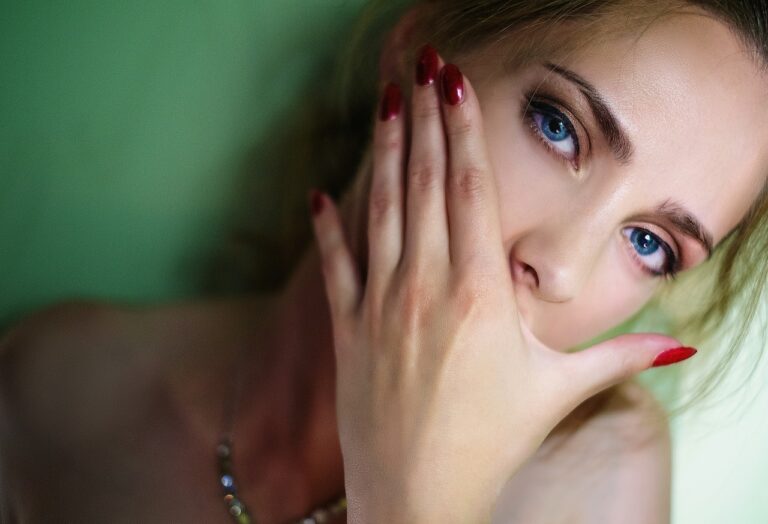young-woman-2071564_1280