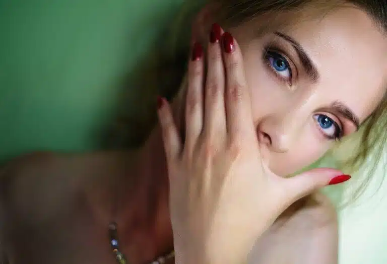 young-woman-2071564_1280